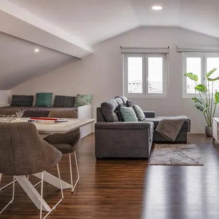 Snuggly Corner By Trip2portugal * Figueira da Foz