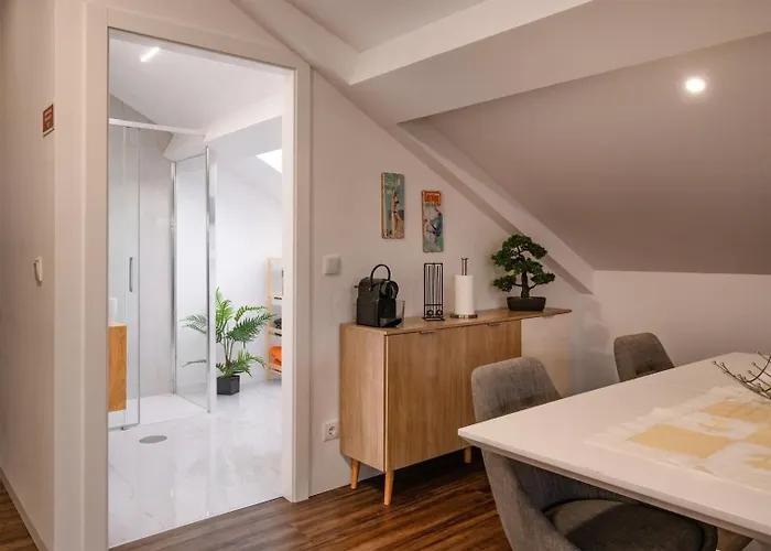 Snuggly Corner By Trip2portugal * Figueira da Foz